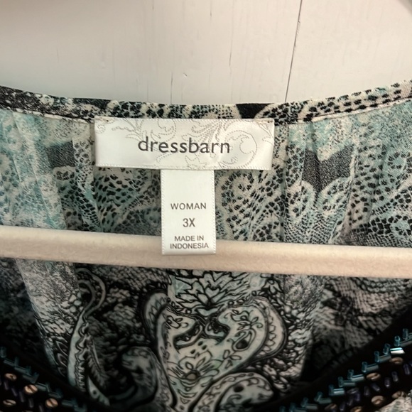 Dress Barn flowy top, 3X, tunic with embellishments. - Picture 2 of 5
